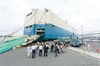 マツダ、夏休みに小中学生向け船積み見学会