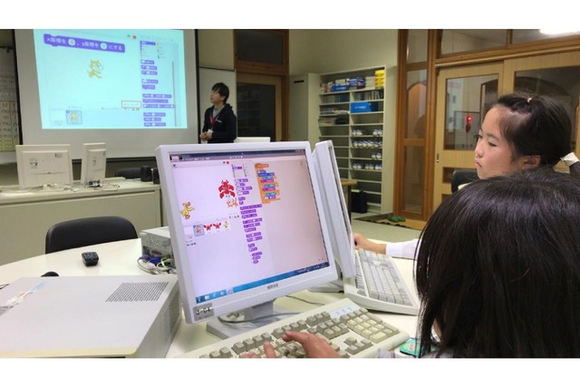 CA Tech KidsとIT企業アクシスは鳥取県八頭町立隼小学校でプログラミング教室を開催