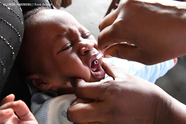 予防接種を受けるコンゴ共和国の乳児（2019年2月撮影）　(c) UNICEF_UN0283263_ Frank Dejongh