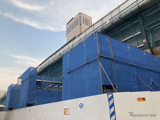 11番線の工事に伴ない、かなりの部分が閉鎖されている札幌駅北口。2021年6月5日。