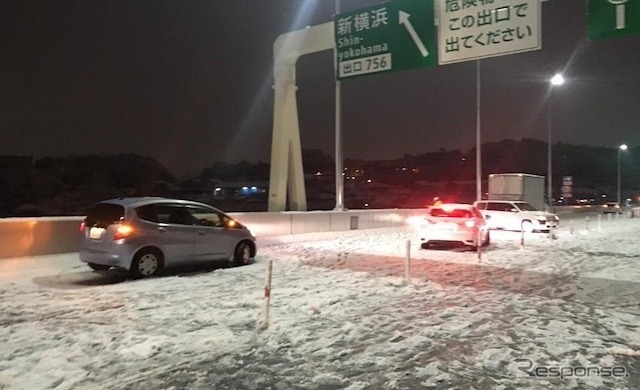 2022年1月6日の大雪：冬用タイヤやチェーン未装着車両による立ち往生（首都高速横浜北線）