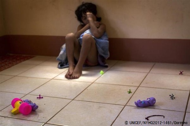 両親に育児放棄され、路上で3年間暮らしていた7歳の女の子（ニカラグア）