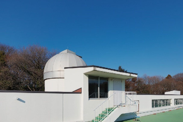 日本女子大学附属中学校・高等学校校舎理科棟屋上の天体ドーム