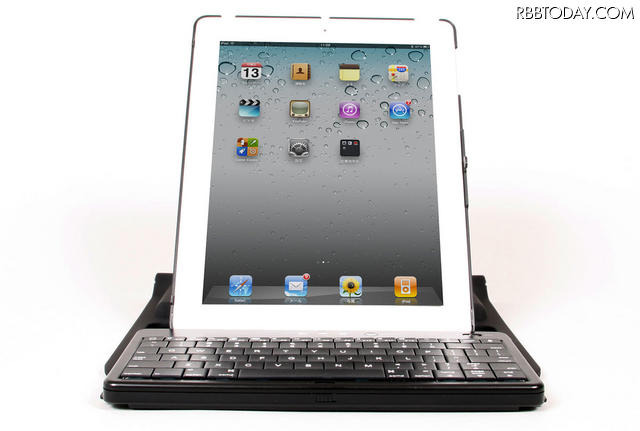 キーボード付きiPad 2用ケース、サンコー 「iPad2用360度回転キーボードカバー」（型番：HCWKYIP2）装着イメージ（iPad 2は別売）