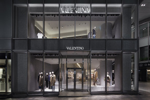 ヴァレンティノが都内初の旗艦店オープン、熊本地震チャリティバッグ限定販売 画像