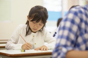 子どもの家庭学習の時間、共働き・専業に家庭差なし…悩む割合も同じ 画像