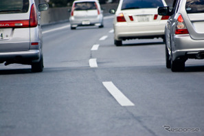 交通事故の年間件数5.4％減、3年間で10万件減少 画像
