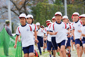 宮城県女川町の「名物マラソン」が復活、251人の小学生が参加 画像
