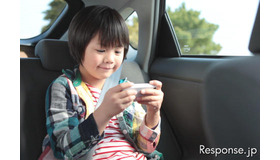 トヨタ自動車は後部座席で楽しむiPhoneアプリ『Backseat Driver』を公開