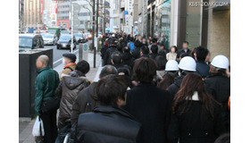 東日本大震災の際に発生した徒歩帰宅者による混雑（撮影：防犯システム取材班）