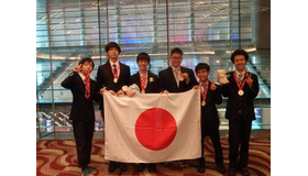 国際数学オリンピック（IMO）香港大会を終えた日本代表　(c) 公益財団法人数学オリンピック財団