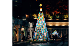 アーク・カラヤン広場中央のクリスマスツリー（イメージ）