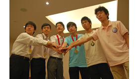 国際科学オリンピックに参加した代表選手たち