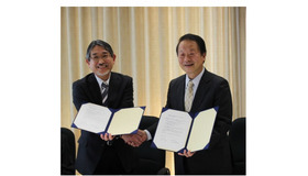 基本協定を締結した東京外国語大学の立石博高学長（左）と東京農工大学の松永是学長