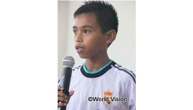 来日するインドネシアのユディアント君（15）。干ばつが頻発する地域に住んでおり、様々な地域活動を行う子どもグループのリーダーを務め、地域の干ばつについても、子どもの視点から取り組みを行っている（画像はプレスリリースより）