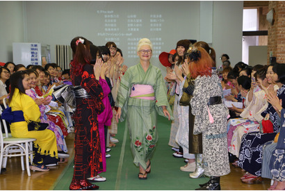 十文字学園女子大、七夕イベントで艶やかな着物ファッションショー 画像