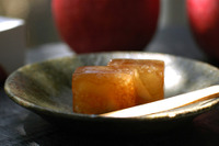 国産の林檎とニッキの期間限定和菓子、HIGASHIYAから発売 画像