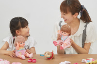親子での人形遊び、子どもの心の発達に好影響 画像