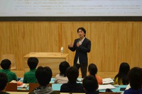 広尾学園の中高生が東大でアプリ開発に挑戦、夏野剛氏講演も 画像