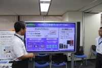 【電子黒板】パナソニック…視野角が広くペン4本認識のプラズマディスプレイ 画像