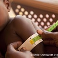栄養センターで栄養状態の検査を受ける子ども（チャド）