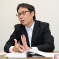京葉学院　総合企画室企画推進部長の井上真也氏。京葉学院は年間を通した「特訓」で塾生の合格をサポートしている　（撮影：稲葉九）