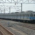 東葉高速線は20年前の開業当初から営団地下鉄（現在の東京メトロ）東西線との相互直通運転を行っている。写真は開業から7年後の2003年9月、飯山満駅に進入する営団5000形。