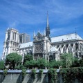 「パリのセーヌ河岸」には、ノートル・ダム大聖堂やルーヴル美術館、エッフェル塔など、歴史もあり見た目にも美しい遺産が多く含まれる(c) 小泉澄夫
