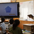 2018年1月26日、佐賀県多久市立東原庠舎中央小学校で行われた公開授業のようす（写真は算数の時間）