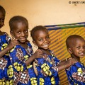ユニセフが支援する保健センターで、はしかの治療を受け元気になったマリの3歳から7歳の子どもたち（2019年3月撮影）　(c) UNICEF_UN0299499_Keita
