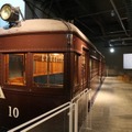 1階の「ヒストリーシアター」に鎮座する小田急開業当時の電車モハ1。