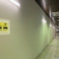 店舗施設が閉鎖され通路機能のみとなっている札幌駅北側連絡通路。2021年6月5日。