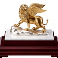 320万円のゴールドライオン像
