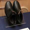 アライアンス企業のアキレスから製品化が進められている「SANタグ」収納ケースがついた靴《撮影：編集部》