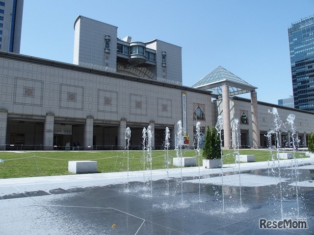 横浜美術館前の広場もリニューアル
