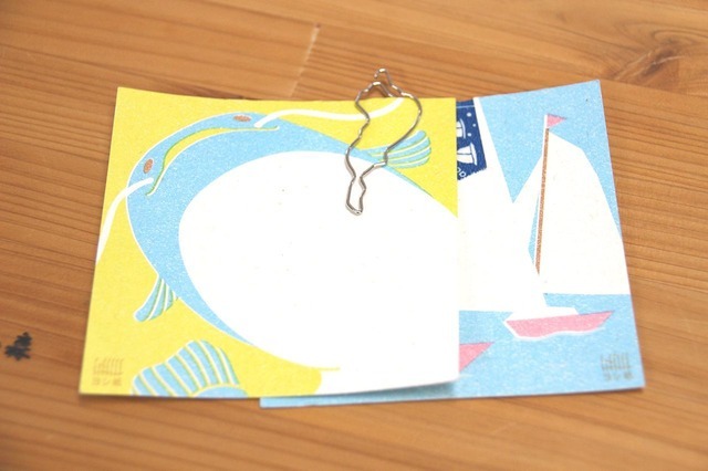 びわこクリップとヨシメッセージカード。ヨシ紙を使用したメッセージカードは「びわこクリップ」とマスキングテープ2種にセットされている
