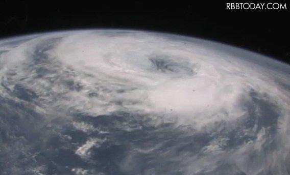 台風12号（ISSのクルーが撮影）