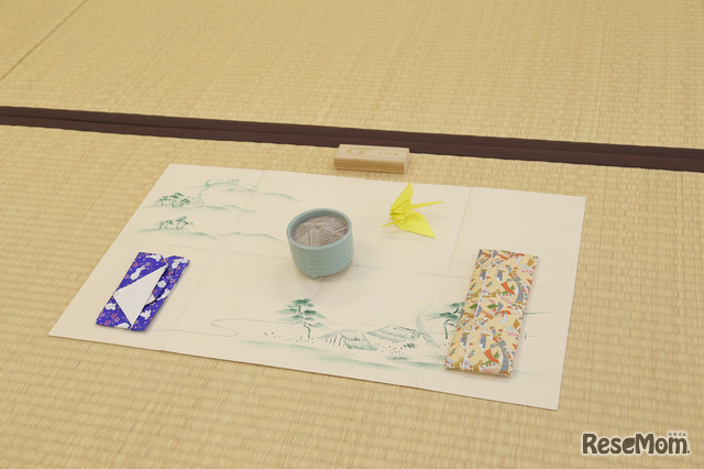 「随意科」では日本の文化を代表する茶道、華道、香道、琴を学ぶ（写真は香道）