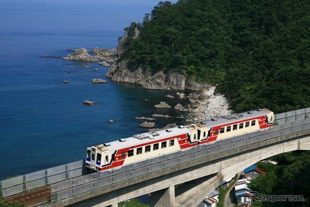 東日本大震災の影響で現在一部区間のみで運行する三陸鉄道
