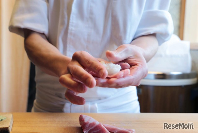 日本料理「舞」：ちびっこ寿司職人
