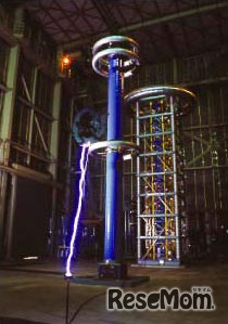 超高電圧研究センターで行われる落雷実験