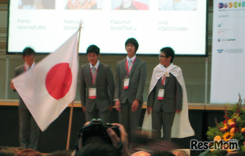 開会式での日本代表団