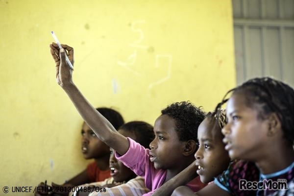 小学校で勉強する子どもたち（エチオピア）