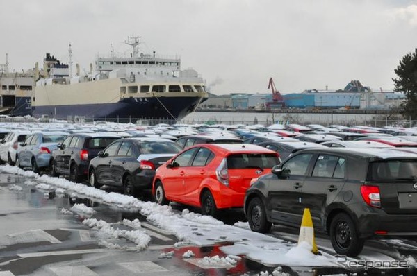 仙台塩釜港のモータープールで輸送を待つ新型車 リセマム