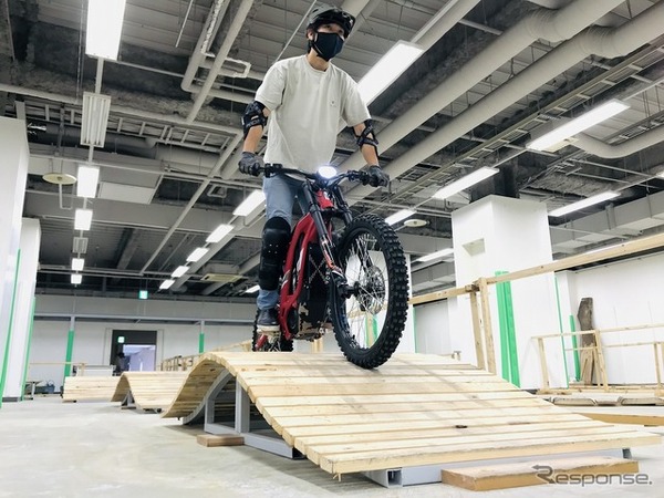 電動バイク専用インドアスポーツ施設がオープン