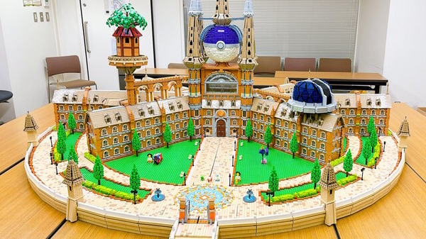 東大レゴ部、ポケモンSV「オレンジアカデミー」レゴで再現 | リセマム