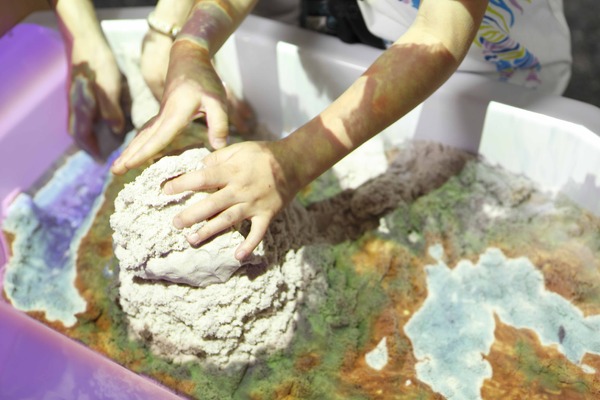 プロジェクションマッピングを融合したハイテク砂場あそび「え～でる すなば」 7枚目の写真・画像 リセマム