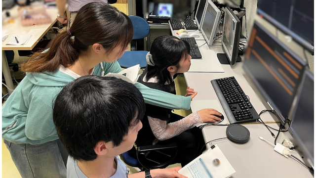 VERTECS運用訓練に取り組む松浦研究室の学生たち