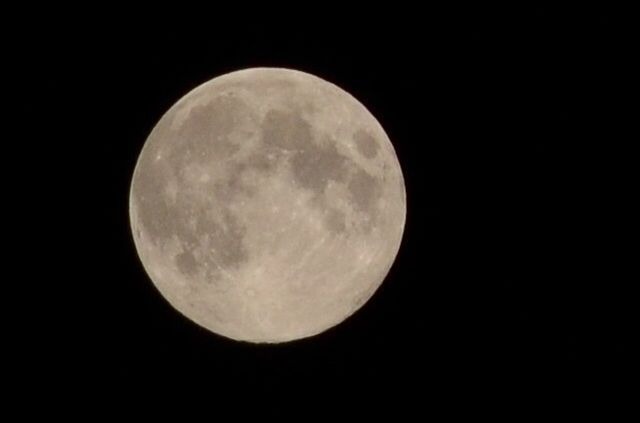 7 31にブルームーン 2回目の満月 青い月が見える リセマム