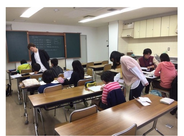 兵庫県明石市で実施している学習支援のようす